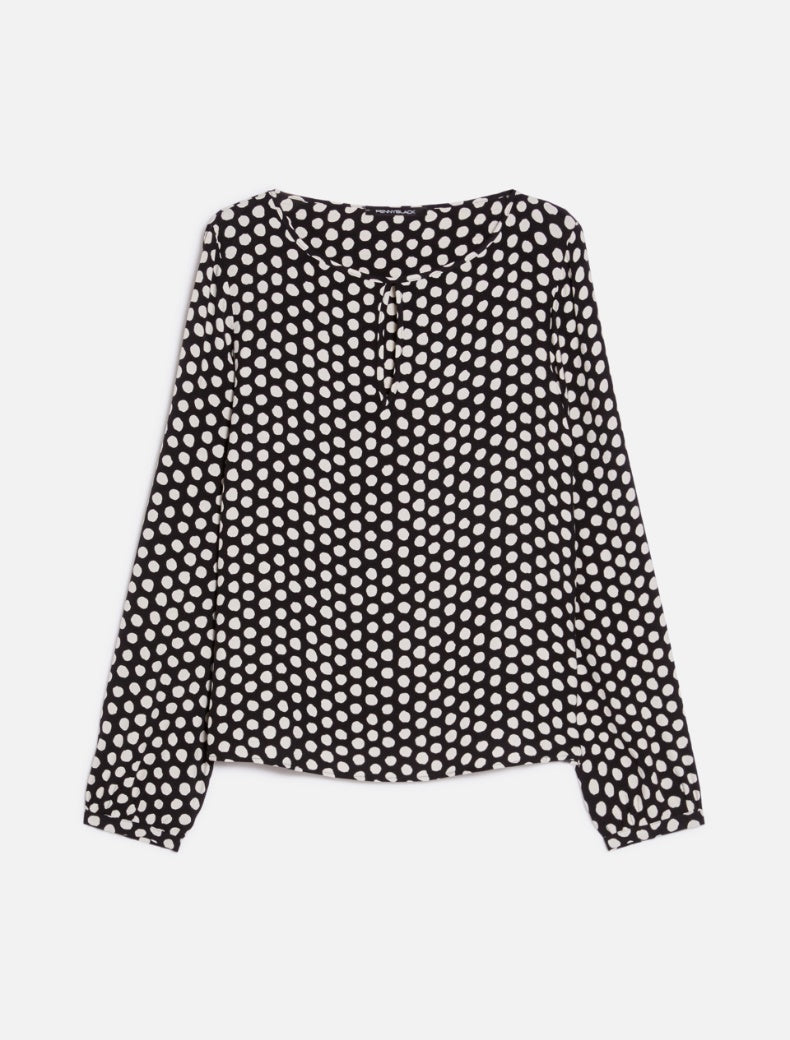 Pennyblack - Blusa in sable'a pois, nera e bianca, linea diritta, scollo a barchetta, maniche lunghe. Pennyblack - Blusa in sable'a pois, nera e bianca, linea diritta, scollo a barchetta, maniche lunghe.