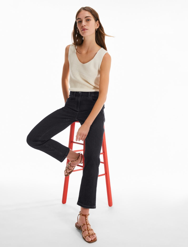 Pennyblack - Jeans regular fit in demin comfort. Taglio a vita media con vestibilita'regolare. Design cinque tasche. Pennyblack - Jeans regular fit in demin comfort. Taglio a vita media con vestibilita'regolare. Design cinque tasche.