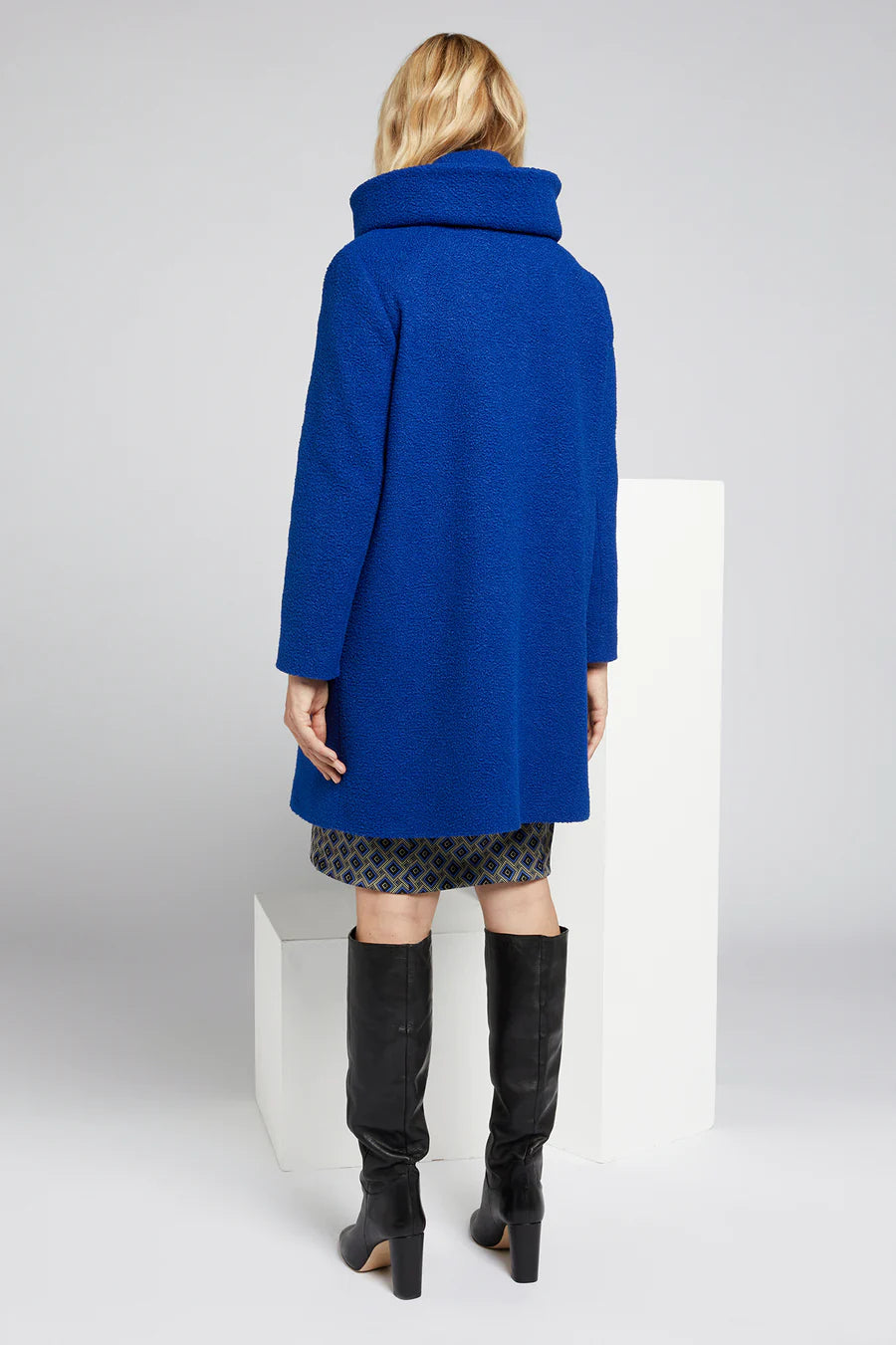 Luisa Viola - Cappotto boucle' color bluette, chiusura con bottoni automatici. Luisa Viola - Cappotto boucle' color bluette, chiusura con bottoni automatici. - shopmonicamoda