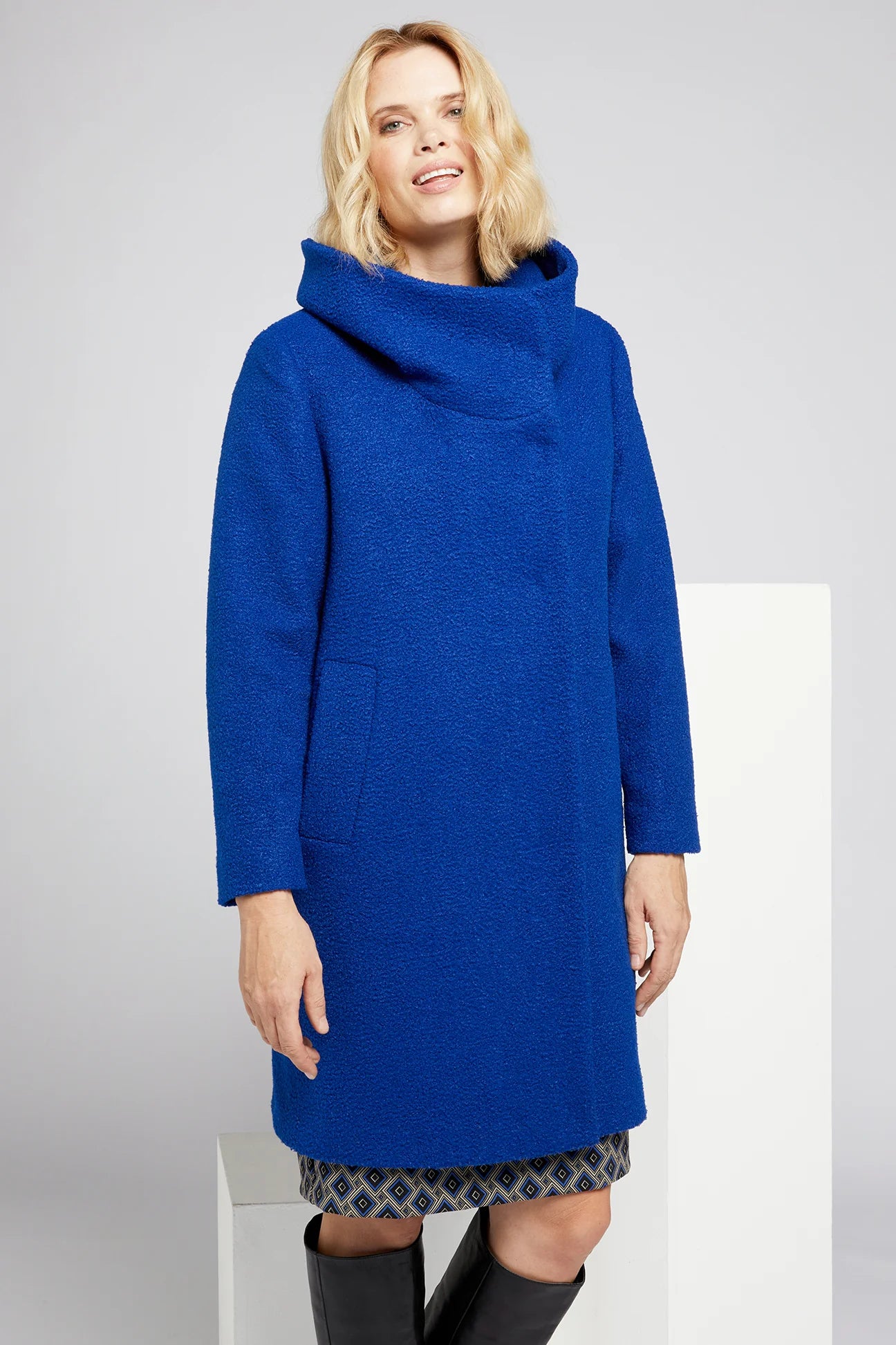 Luisa Viola - Cappotto boucle' color bluette, chiusura con bottoni automatici. Luisa Viola - Cappotto boucle' color bluette, chiusura con bottoni automatici. - shopmonicamoda