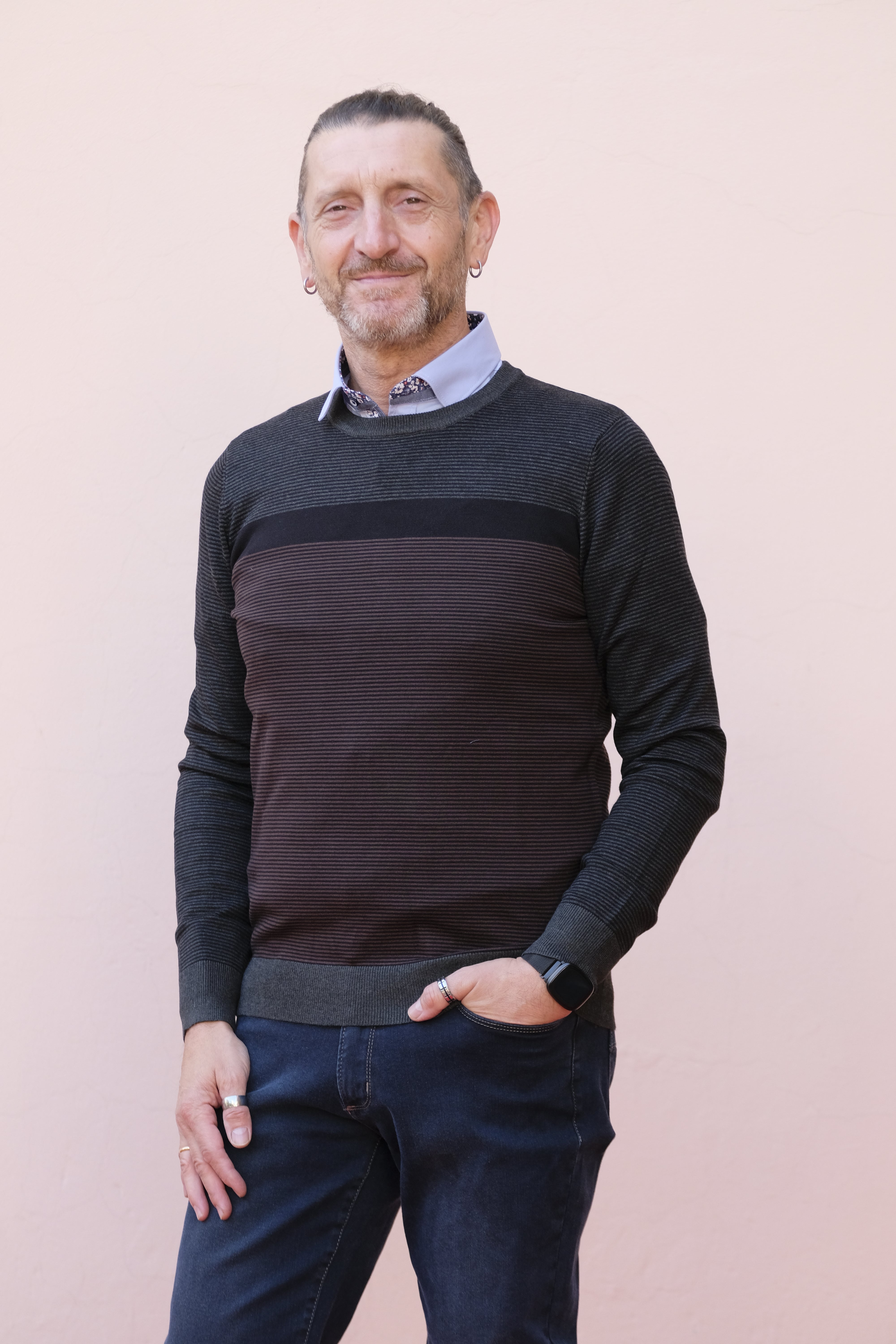 Nerovago - Girocollo riga tono su tono nero e marrone. Nerovago - Girocollo riga tono su tono nero e marrone - shopmonicamoda