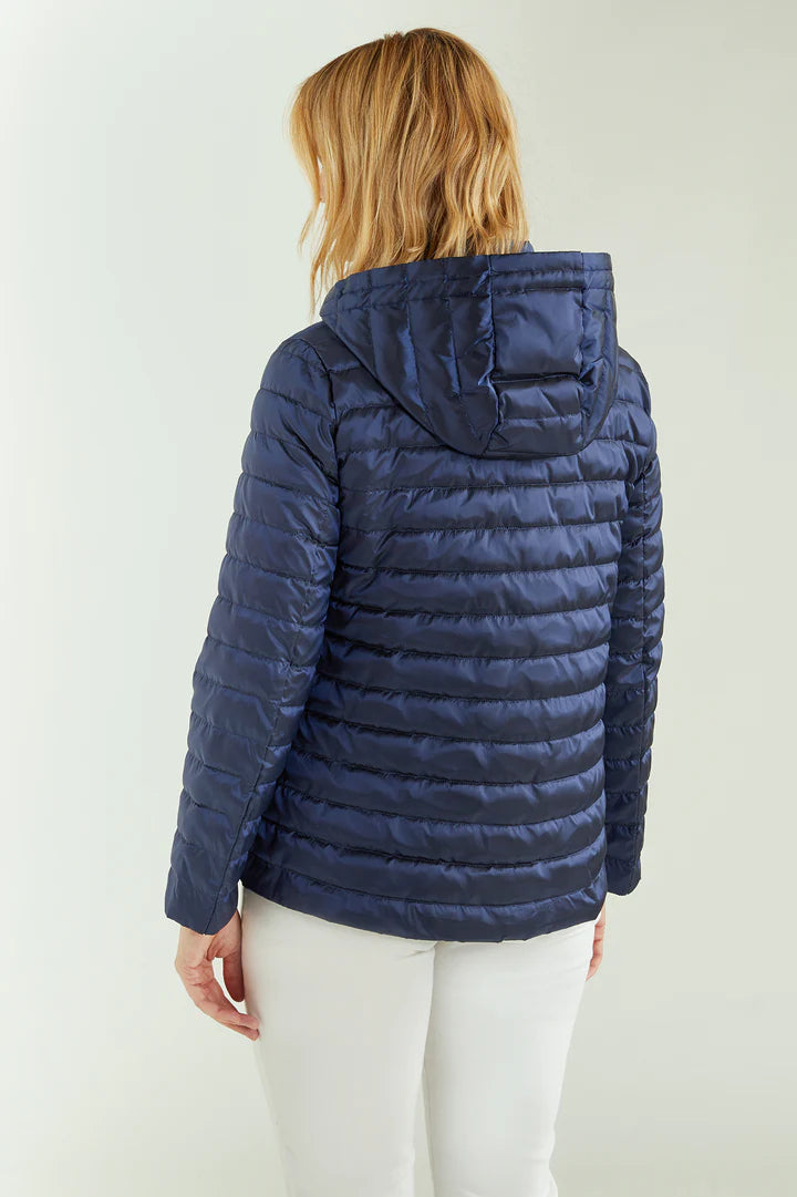 Luisa Viola - Piumino blu, 100 grammi, collo a coreana, cappuccio staccabile, doppia chiusura zip e automatici. Luisa Viola - Piumino blu, 100 grammi, collo a coreana, cappuccio staccabile, doppia chiusura zip e automatici.