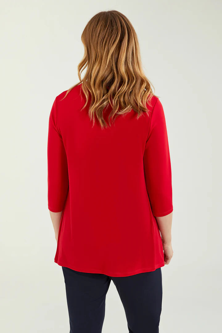 Luisa Viola - Cardigan rosso jersey fluido, linea svasata, scollo sciallato, manica tre quarti. Luisa Viola - Cardigan rosso jersey fluido, linea svasata, scollo sciallato, manica tre quarti.