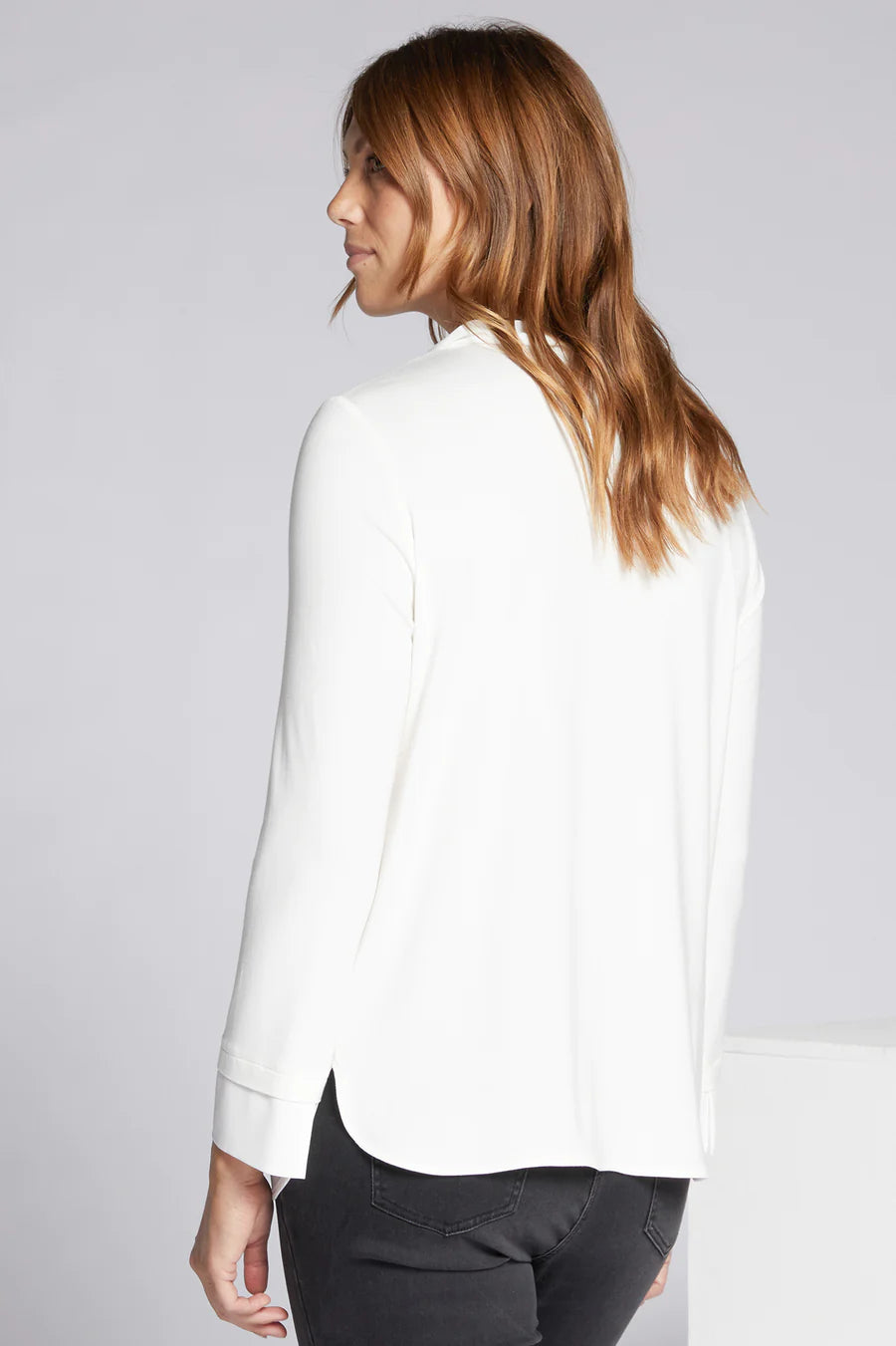 Luisa Viola - Blusa bianca in doppia georgette e jersey, con fiocco staccabile Luisa Viola - Blusa bianca in doppia georgette e jersey, con fiocco staccabile - shopmonicamoda