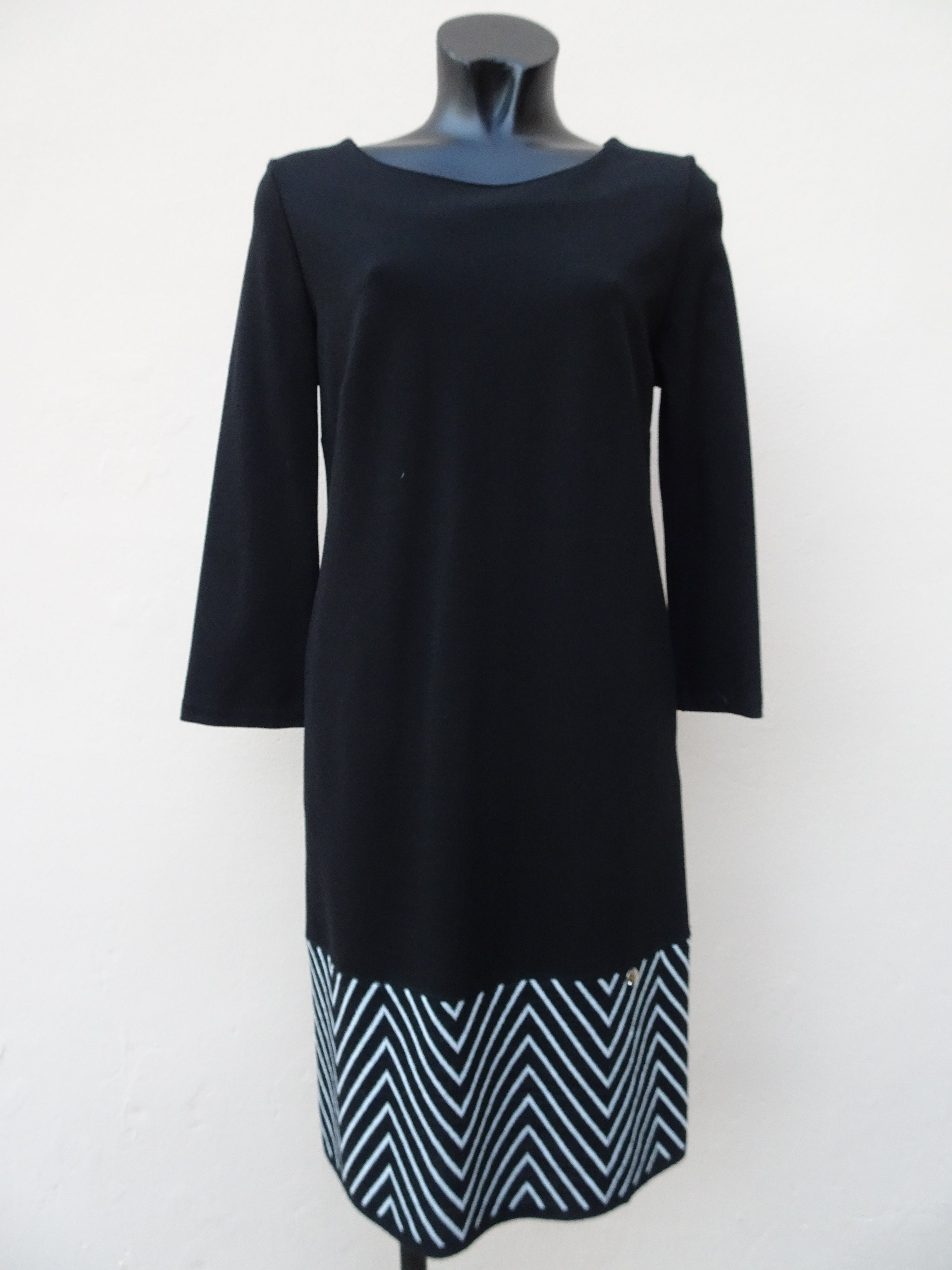 Linea cinque - Abito jersey nero, banda sul fondo bianca e nero LINEA CINQUE - Abiti - shopmonicamoda