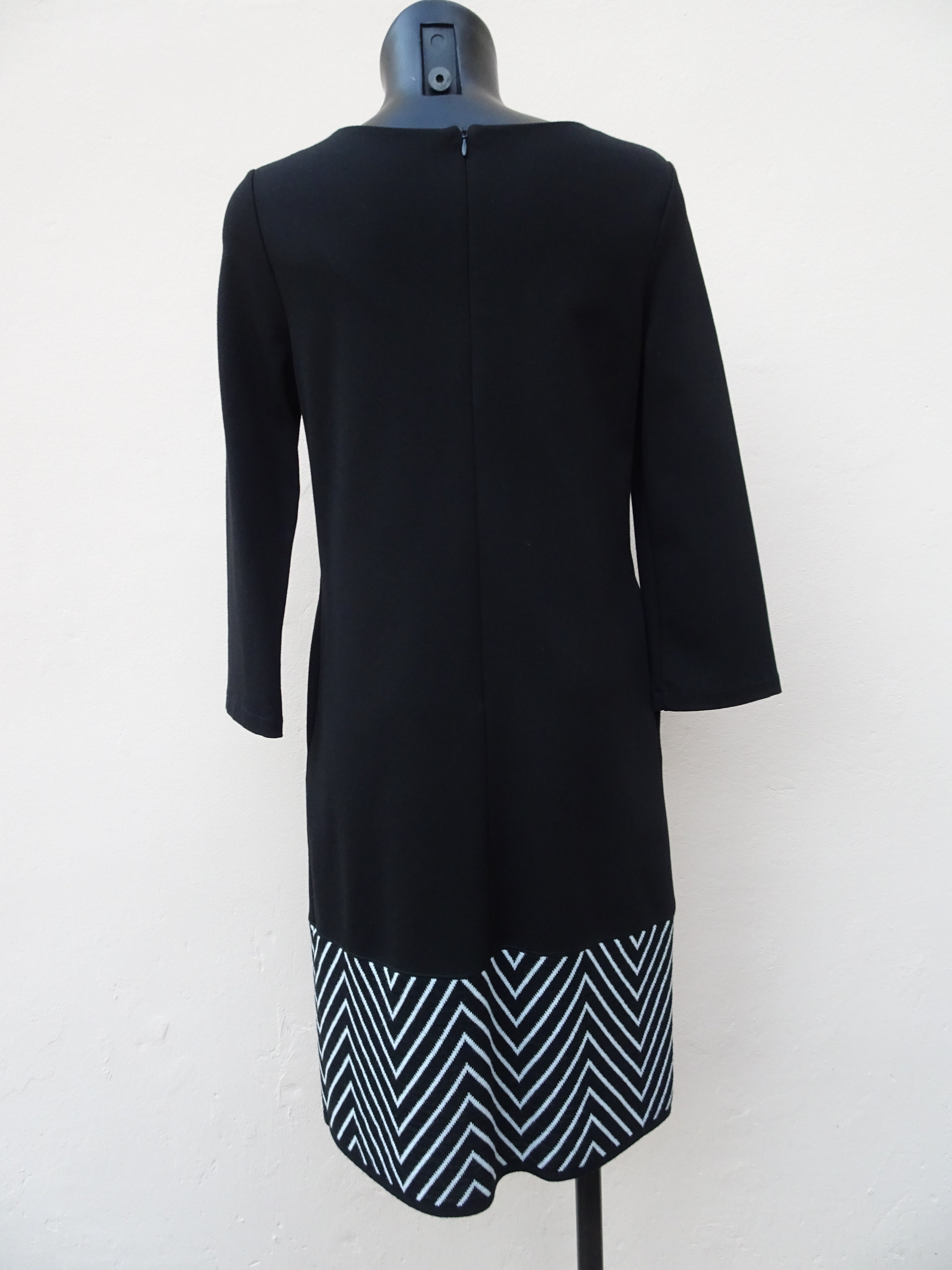 Linea cinque - Abito jersey nero, banda sul fondo bianca e nero LINEA CINQUE - Abiti - shopmonicamoda