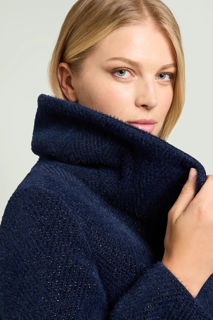 Luisa Viola - Giaccone chevron, filo di lurex, linea diritta, collo a corolla, chiusura con bottoni automatici nascosti, tasche applicate, foderato.