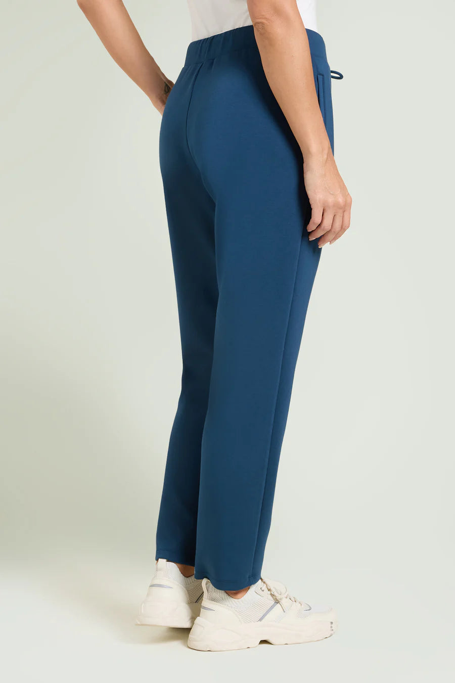 Luisa Viola - Pantalone jogger pull-on in jersey scuba, color pavone, elastico in vita, tasche a filetto.