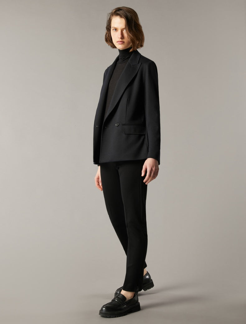 Pennyblack - Pantalone nero in jersey stretch a punto Milano, linea aderente affusolata, spacchetti alla caviglia, vita regolare con elastico inserito.