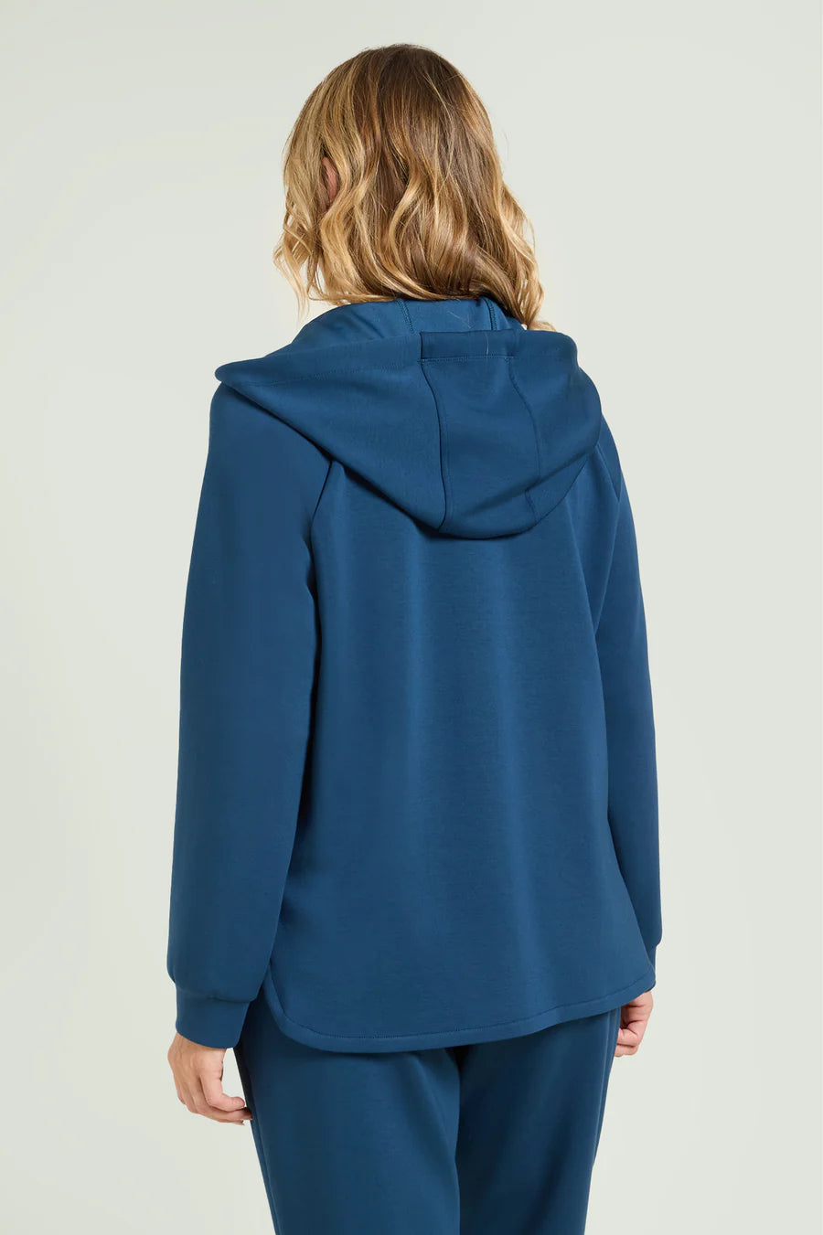 Luisa Viola - Felpa in jersey scuba con cappuccio color blu pavone.