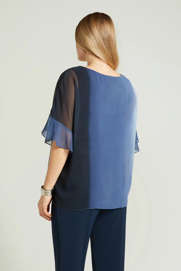 Luisa Viola - Blusa in georgette sfumata, scollatura rotonda, manica al gomito con volant.