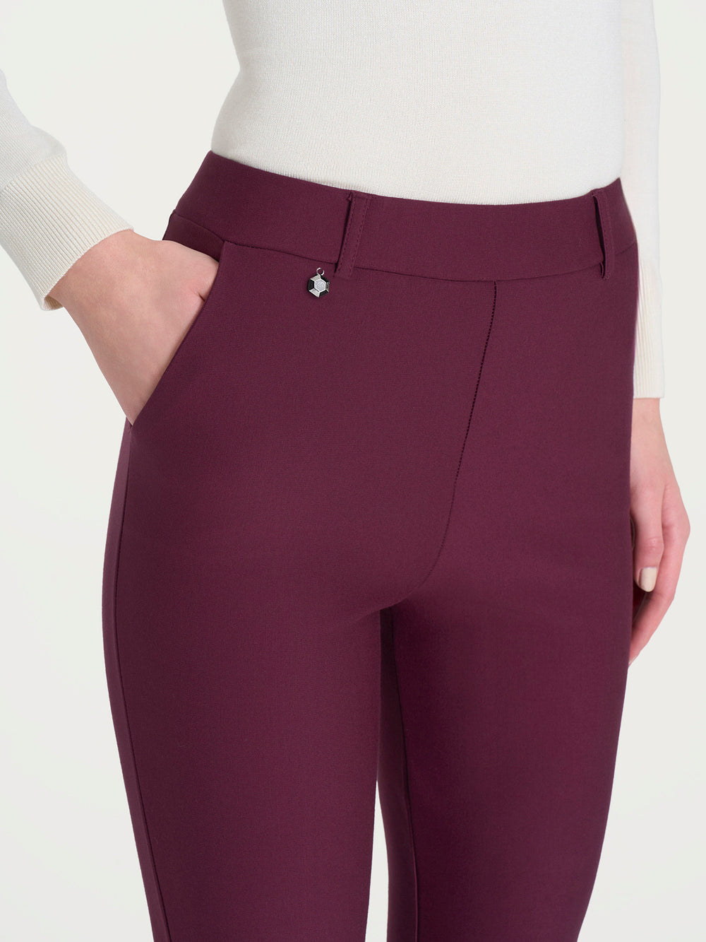 Ragno - Pantalone dritto con tasche in compact alla francese, vita elasticizzata con passanti per la cintura, linea regolare che cade dritta alla caviglia