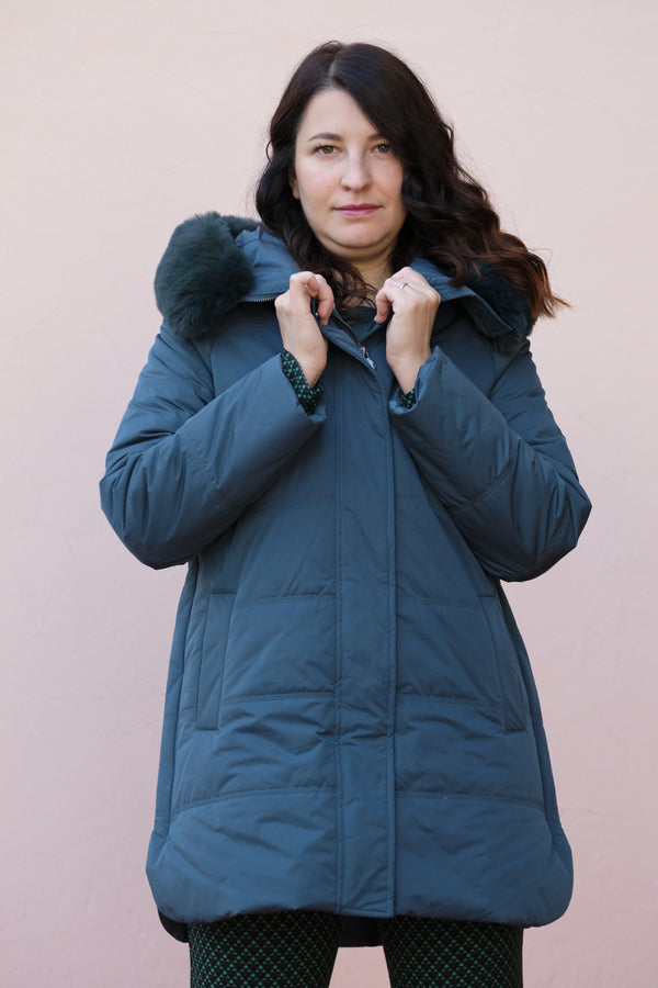 Diana Gallesi - Piumino color verde ottanio, con cappuccio e collo di pelo non staccabile - shopmonicamoda