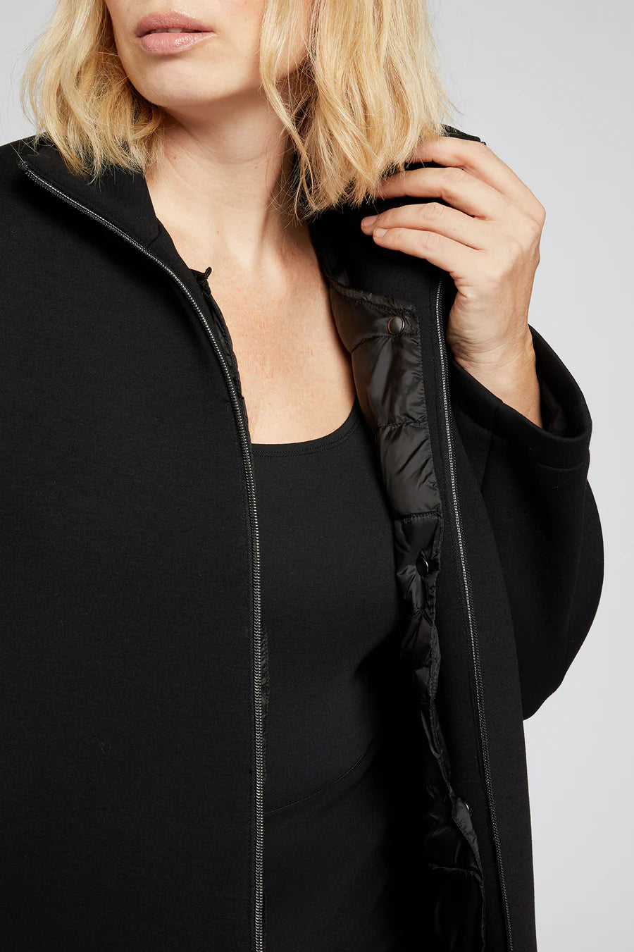 Luisa Viola - Caban in scuba nero, con interno staccabile in tessuto tecnico. - shopmonicamoda