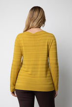Carica l&#39;immagine nel visualizzatore di Gallery, Giulia Valli - Maglia color ocra in lana merinos, taglio diritto
