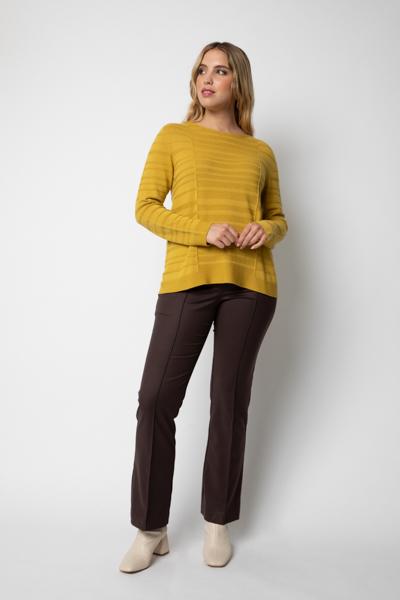 Giulia Valli - Maglia color ocra in lana merinos, taglio diritto, scollo a barchetta.