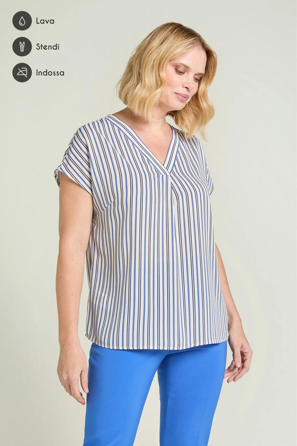 Luisa Viola - Blusa fantasia con fondo bianco seta e gessatura blu e lapislazzulo. Scollo V, manica corta a kimono.