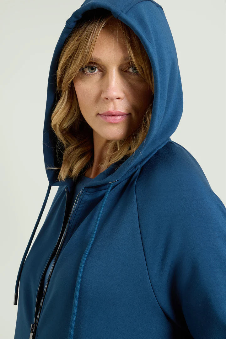 Luisa Viola - Felpa in jersey scuba con cappuccio color blu pavone.