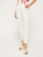 Carica l&#39;immagine nel visualizzatore di Gallery, Pennyblack - Pantalone bianco cropped,  cotone stretch
