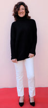 Carica l&#39;immagine nel visualizzatore di Gallery, Diana Gallesi - Maglia dolcevita a costine color nero - shopmonicamoda
