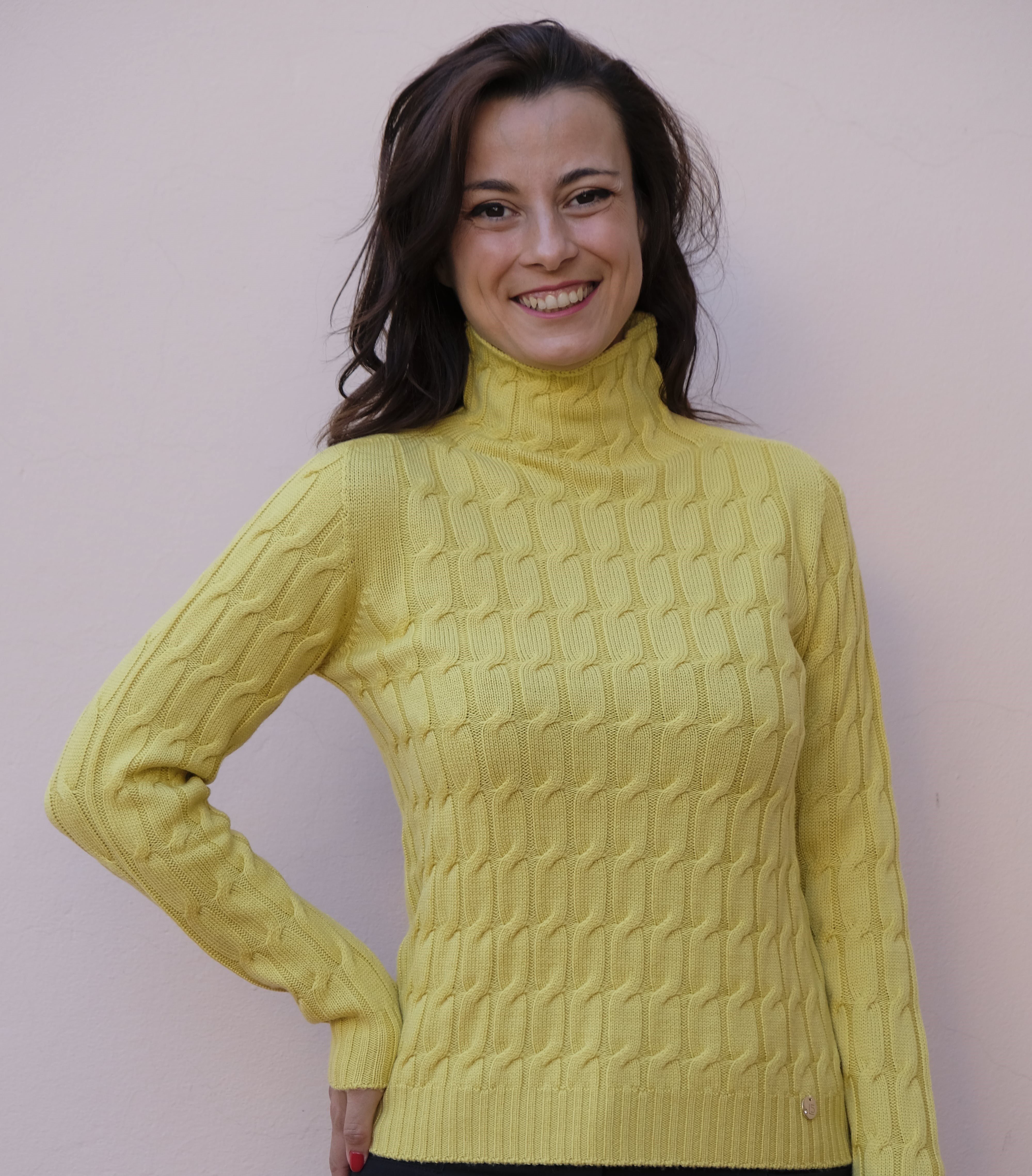 Linea Cinque - Dolcevita giallo ocra a trecce, lana merinos - shopmonicamoda