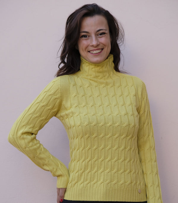 Linea Cinque - Dolcevita giallo ocra a trecce, lana merinos - shopmonicamoda