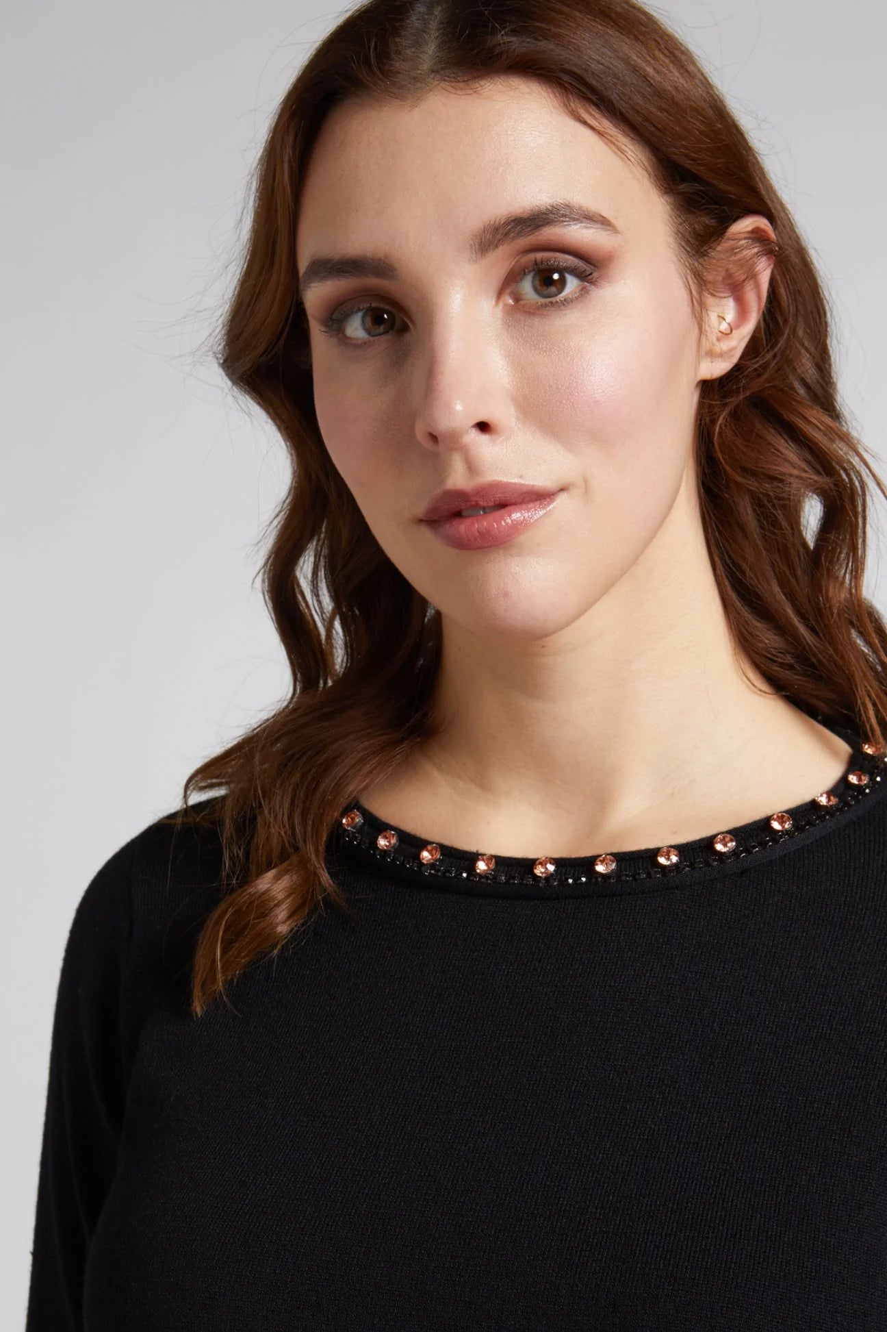 Luisa Viola - Maglia nera in misto lana con castoni - shopmonicamoda